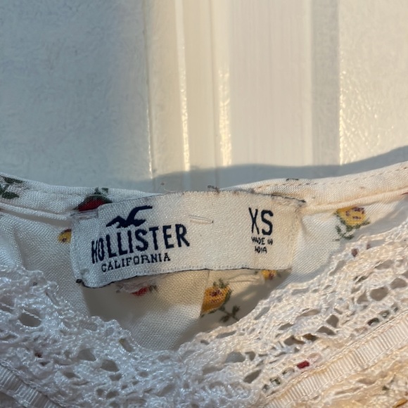 Hollister Floral Camisole - Picture 2 of 2